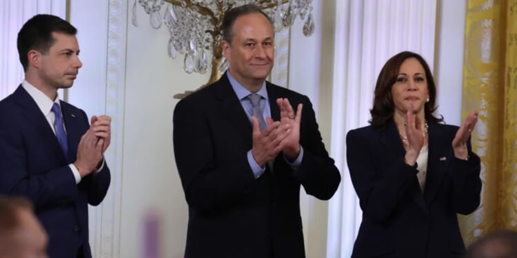 Democrat Presidential Hopeful’s Quiet Plan To Become 2028 Frontrunner