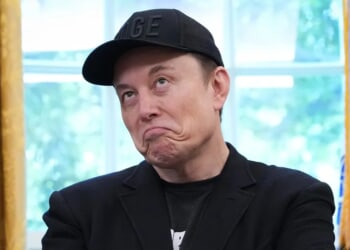 Elon Musk’s Baby Mama Poses In ‘Eat The Rich’ Shirt While Raking In Child Support