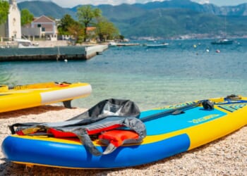 FL Deputies Grab Paddleboards to Chase Suspect Into Water [WATCH]