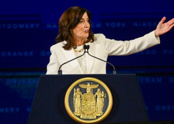 Here's a Shot/Chaser Starring Kathy Hochul Telling Certain New Yorkers to Get Out in 2022 vs. Now – Twitchy