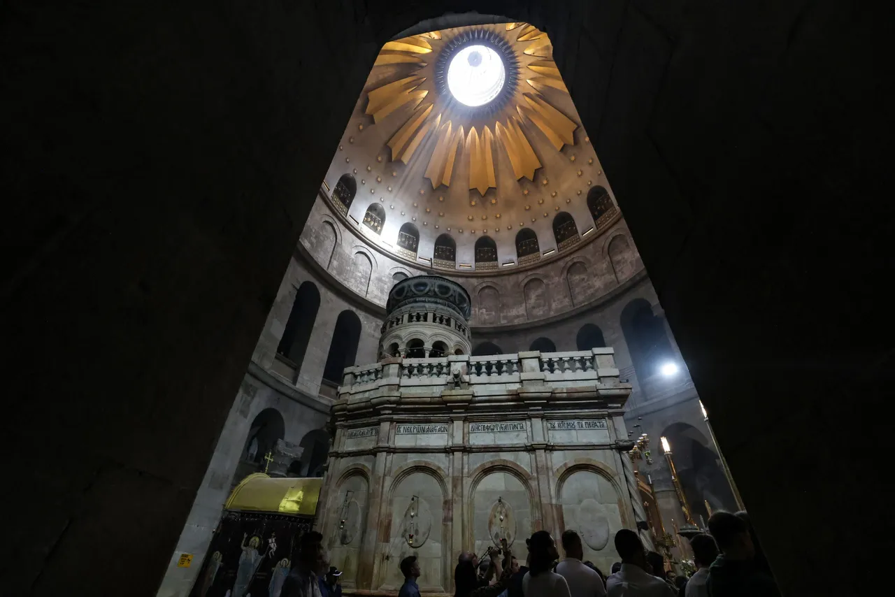 Christian worshipers circle around the Edicule, traditionally believed to be the burial site of Jesus Christ, at the Church of the Holy Sepulchre in the Old City of Jerusalem, during the celebrations of Easter Sunday on March 31, 2024. (Photo by AHMAD GHARABLI/AFP via Getty Images)