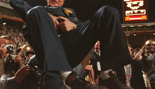 Legendary College Football Coach Lou Holtz has Died – Twitchy