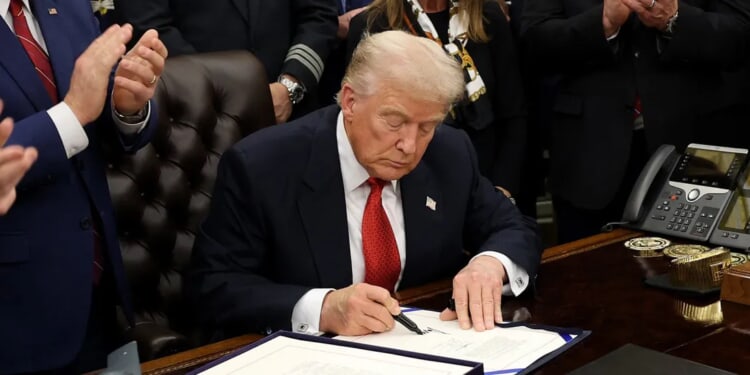 Trump Discloses New Deadline He Gave Iran