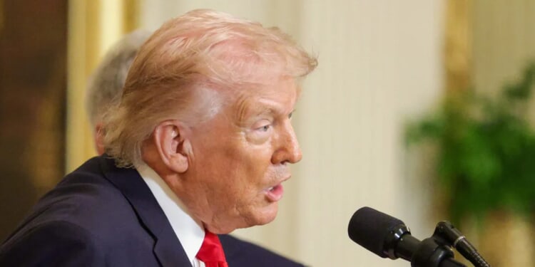 US Lost Jobs In February, Showing Weaker Economy Than Expected