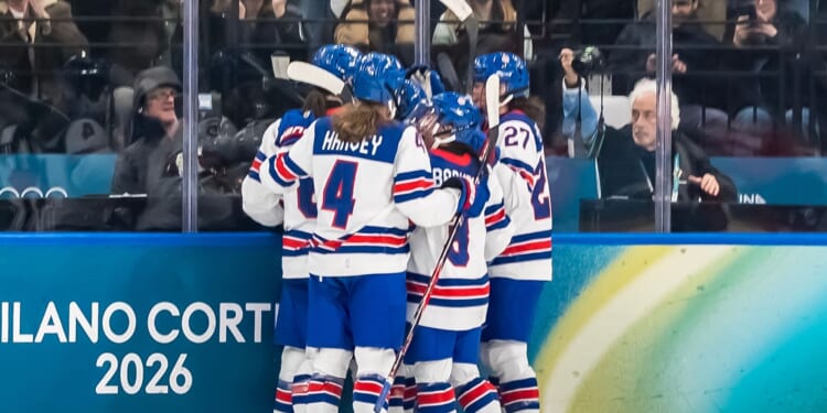 USA Hockey Stars Turn 'Controversy' Into Comedy on Saturday Night Live [WATCH]