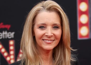 ‘Friends’ Actress Lisa Kudrow Says Writers Would Discuss Sexual Fantasies About Female Co-Stars