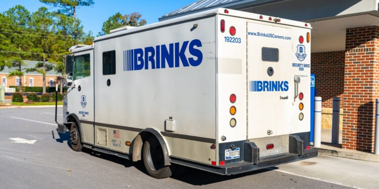 Armored Truck Robbed in Broad Daylight by Two Heavily Armed Suspects in Philadelphia [WATCH]