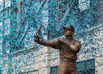Embarrassing: Mariners Unveil Broken Statue For Ichiro Suzuki That Also Looks Like Gender Reveal