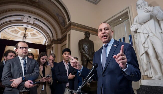 Hakeem Jeffries is STILL Melting Down Over DeSantis ‘Ronmander’ After Cheering Virginia Gerrymander – Twitchy