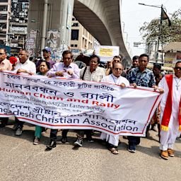 Bangladesh Christians form human chain demanding Easter public holiday 