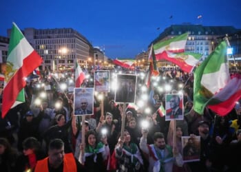 Iranian Sana Ebrahimi Takes Dave Smith APART for Tone-Deaf, Anti-Trump Post About Iran and the Stone Age – Twitchy