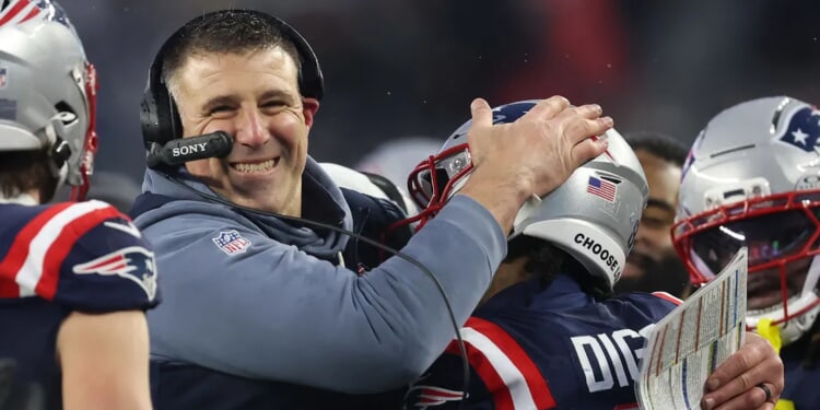 Mike Vrabel, Dianna Russini Allegedly Caught Kissing At New York City Bar Six Years Before Photo Scandal: REPORT