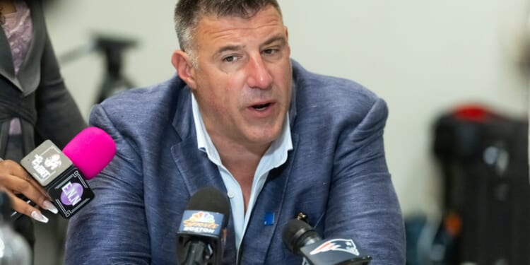 Mike Vrabel and Dianna Russini Push Back After Viral Hotel Pictures Set Off NFL Internet Frenzy