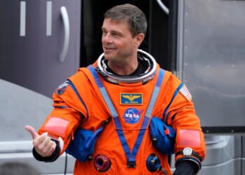 Reid Wiseman Moved to Tears At Sight of the Cross – Twitchy