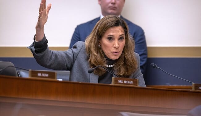 Traitorous GOP Rep Backs Mass Amnesty and Student Debt Forgiveness for Illegal's Lawyers – Twitchy