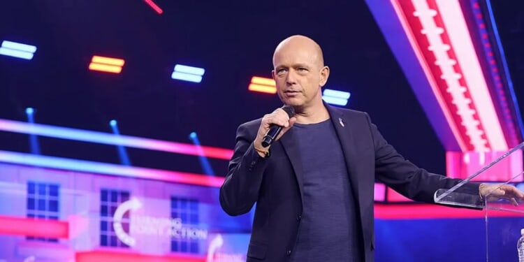 Trump Endorses Ex-Fox News Host For Governor’s Race