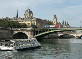 Bus Plunges Into River Seine After Crash in Paris, All Passengers Have Been Rescued [WATCH]